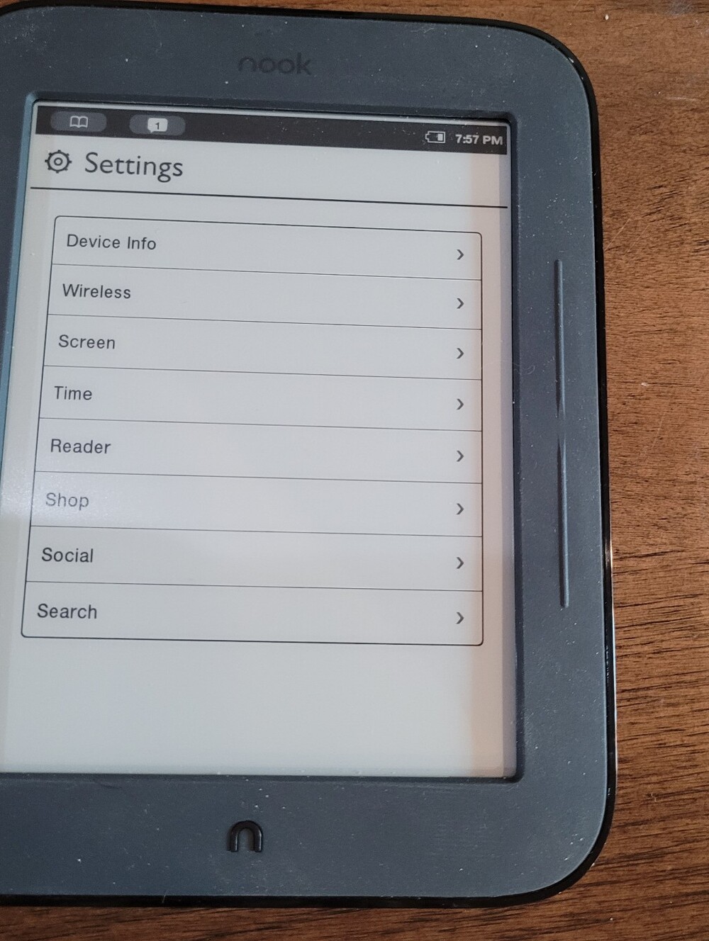 NOOK eReader And Cover. Barnes & Noble. 6 In Touch Screen. Simple Touch eReader - Picture 11 of 15